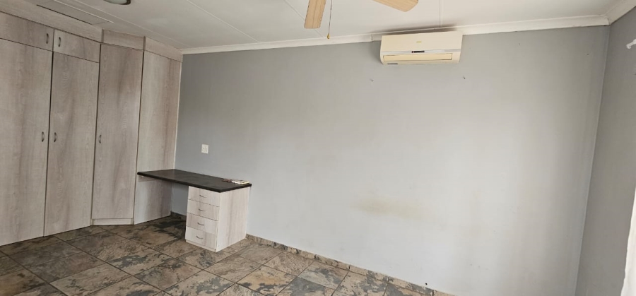 5 Bedroom Property for Sale in Mooinooi North West